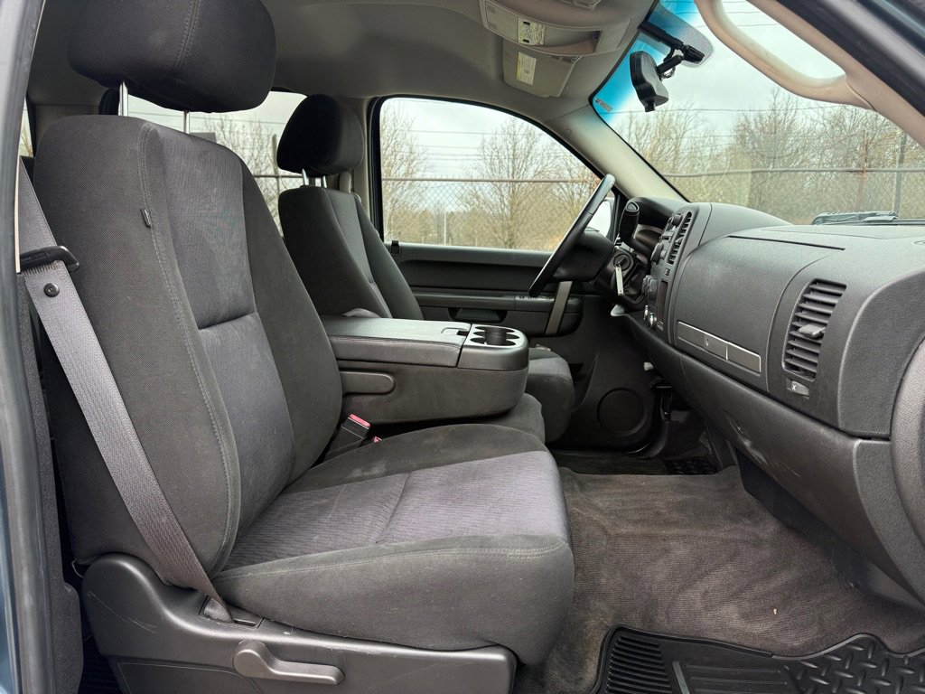 Used 2010 Chevrolet Silverado 1500 LT AWD/4WD image 9