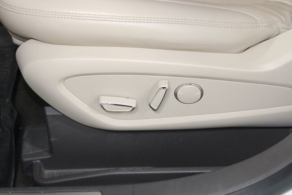 Used 2020 Lincoln Nautilus Reserve w/ Equipment Group 201A image 16