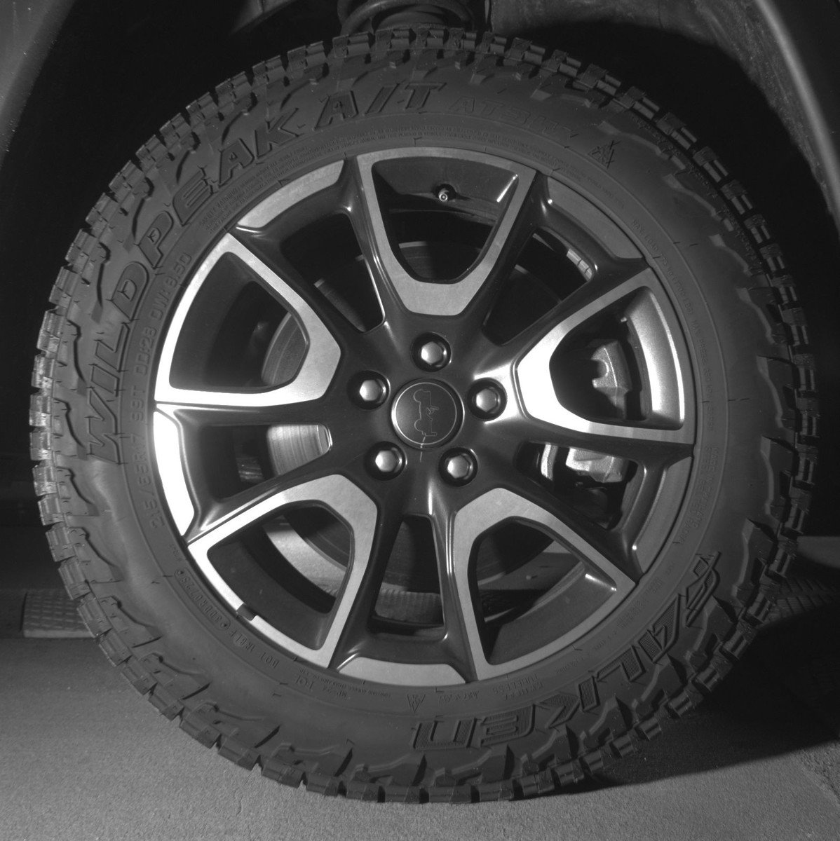 Used 2025 Jeep Compass Trailhawk image 13