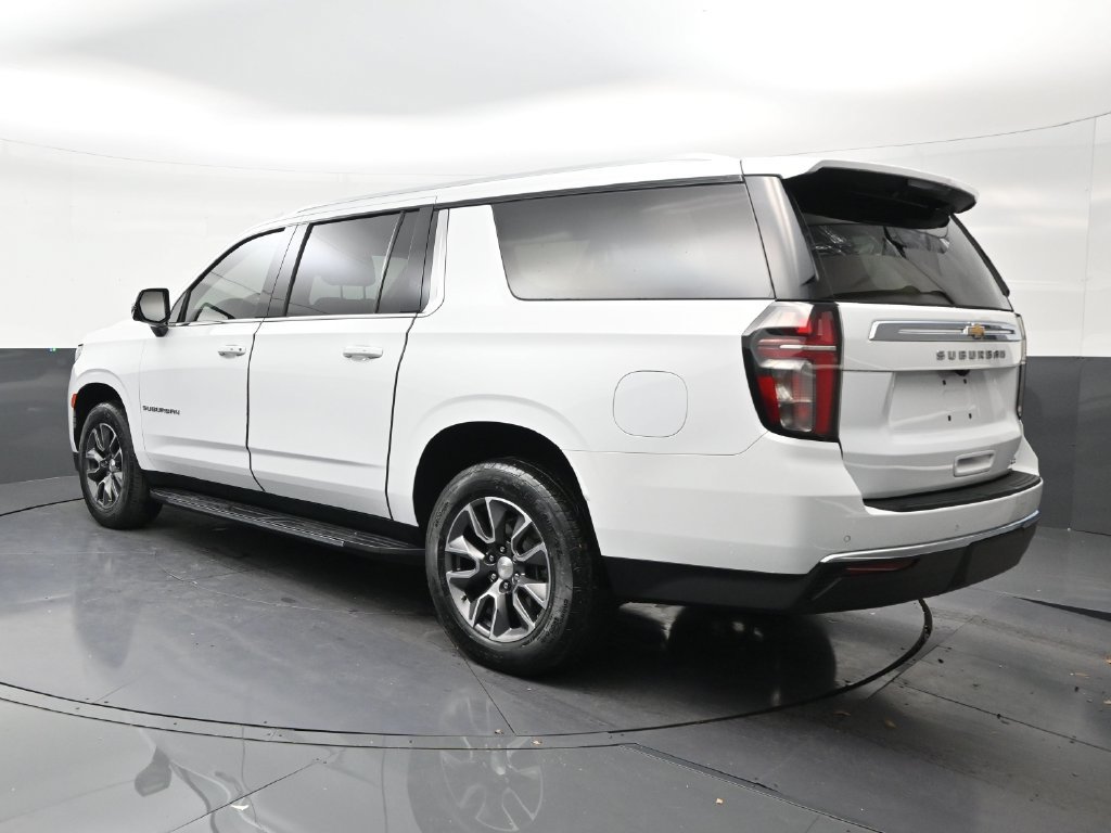 Used 2023 Chevrolet Suburban LT w/ LT Signature Package RWD image 3