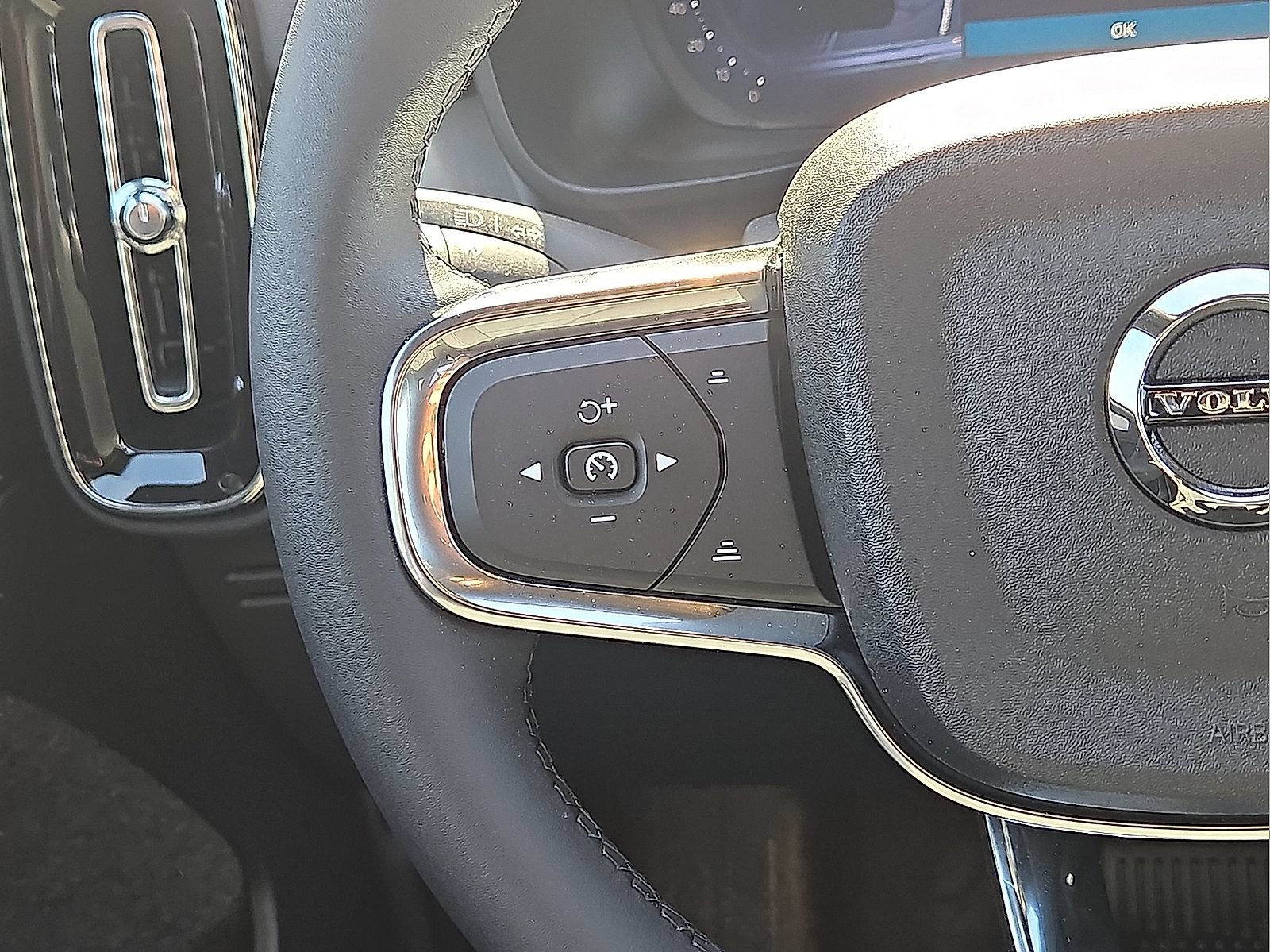 New 2026 Volvo XC40 B5 Ultra w/ Protection Package Premier AWD/4WD image 19