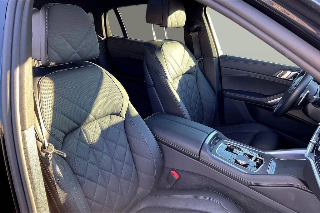 Used 2025 BMW X6 xDrive40i w/ Climate Comfort Package image 28