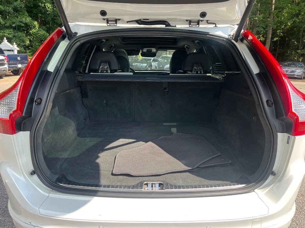 Used 2015 Volvo XC60 T6 Platinum FWD image 9