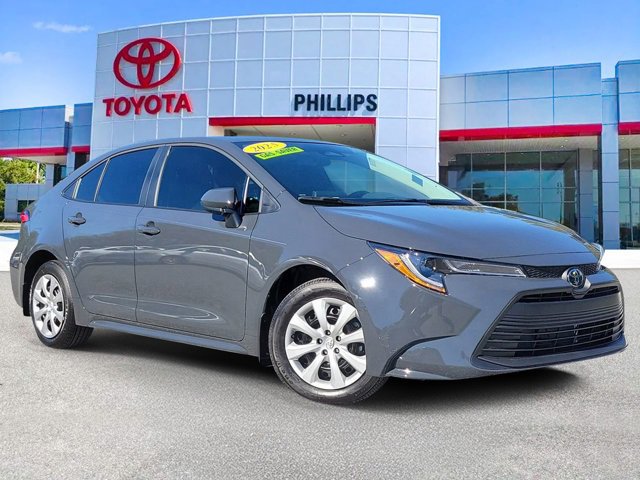 Used 2025 Toyota Corolla LE image 1