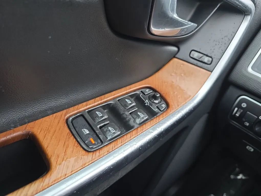 Used 2017 Volvo XC60 T5 Inscription image 25