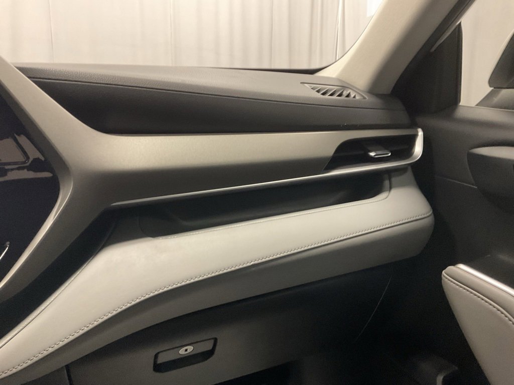 Used 2021 Toyota Highlander XLE image 24