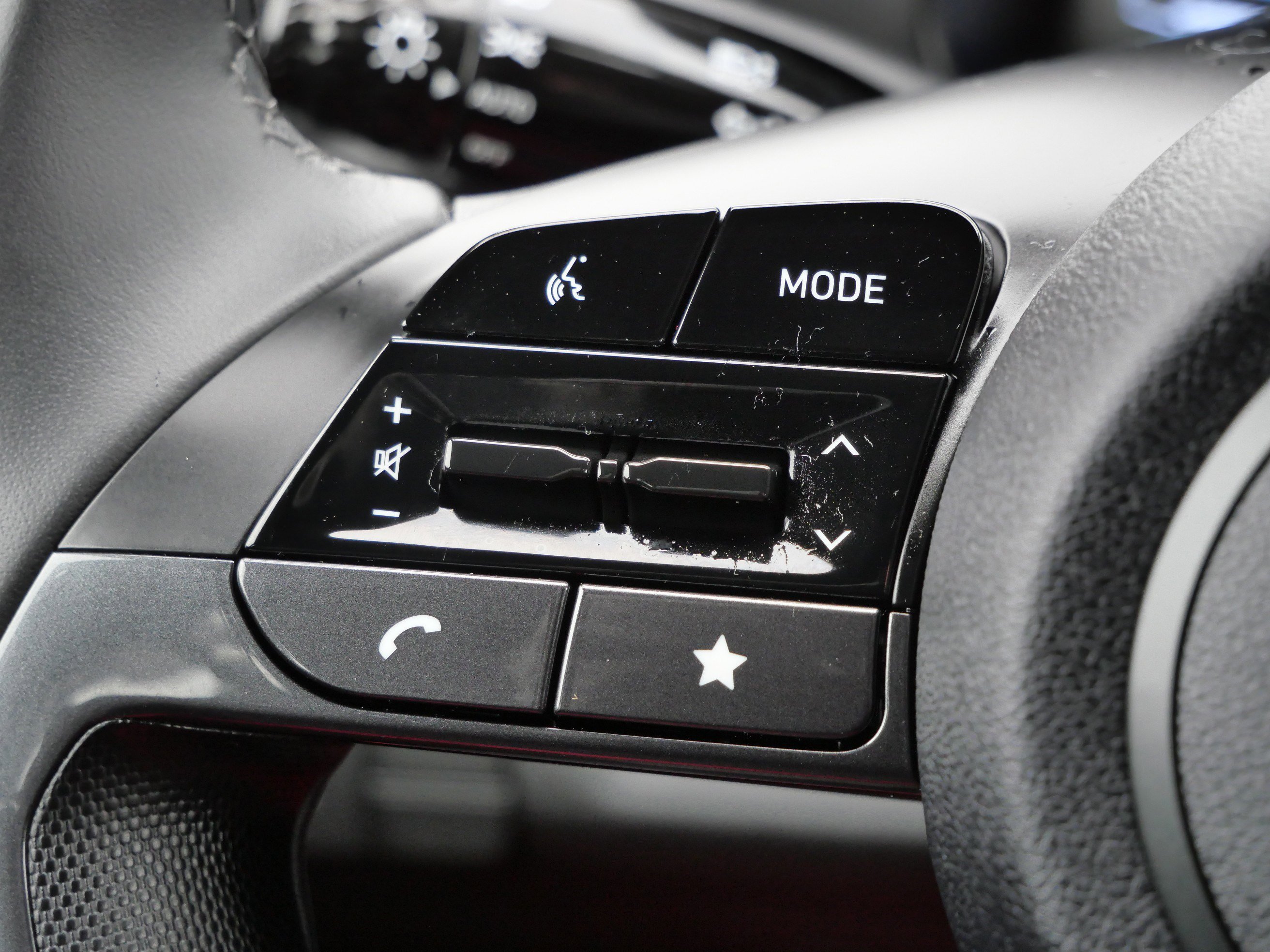 Certified 2025 Hyundai Elantra Sport image 33