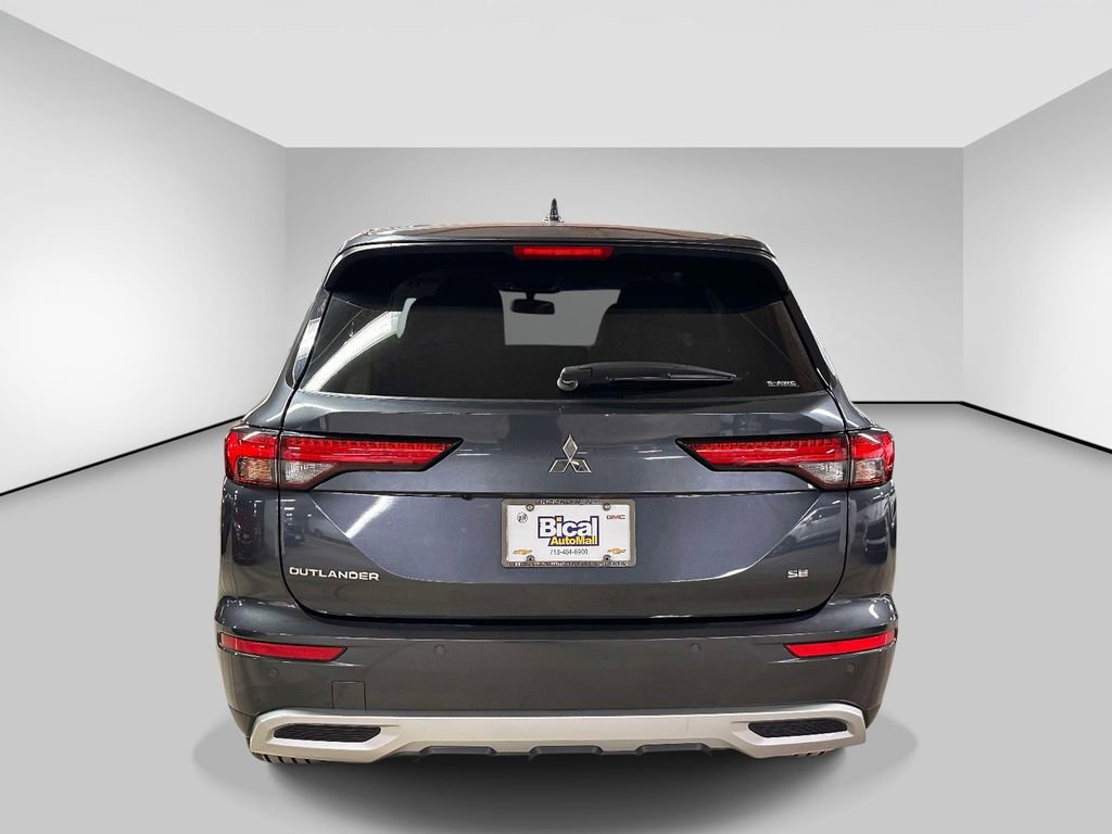 Used 2024 Mitsubishi Outlander SE image 4