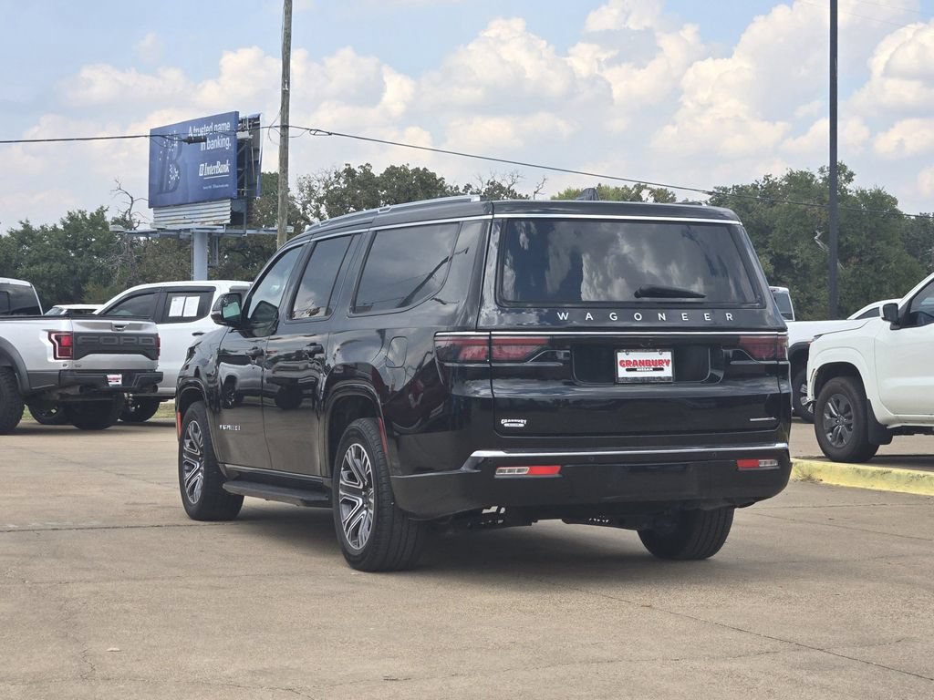 Used 2023 Jeep Wagoneer L Series II RWD image 4