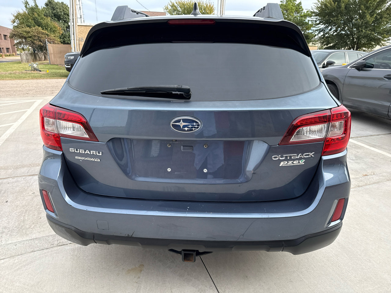 Used 2017 Subaru Outback 2.5i Premium image 10