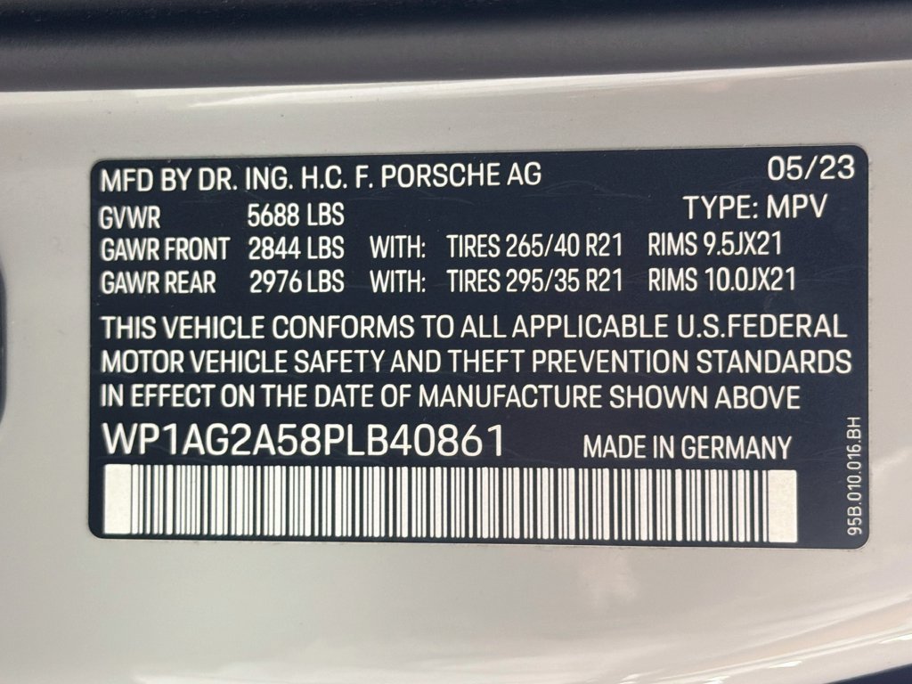 Certified 2023 Porsche Macan S AWD/4WD image 34