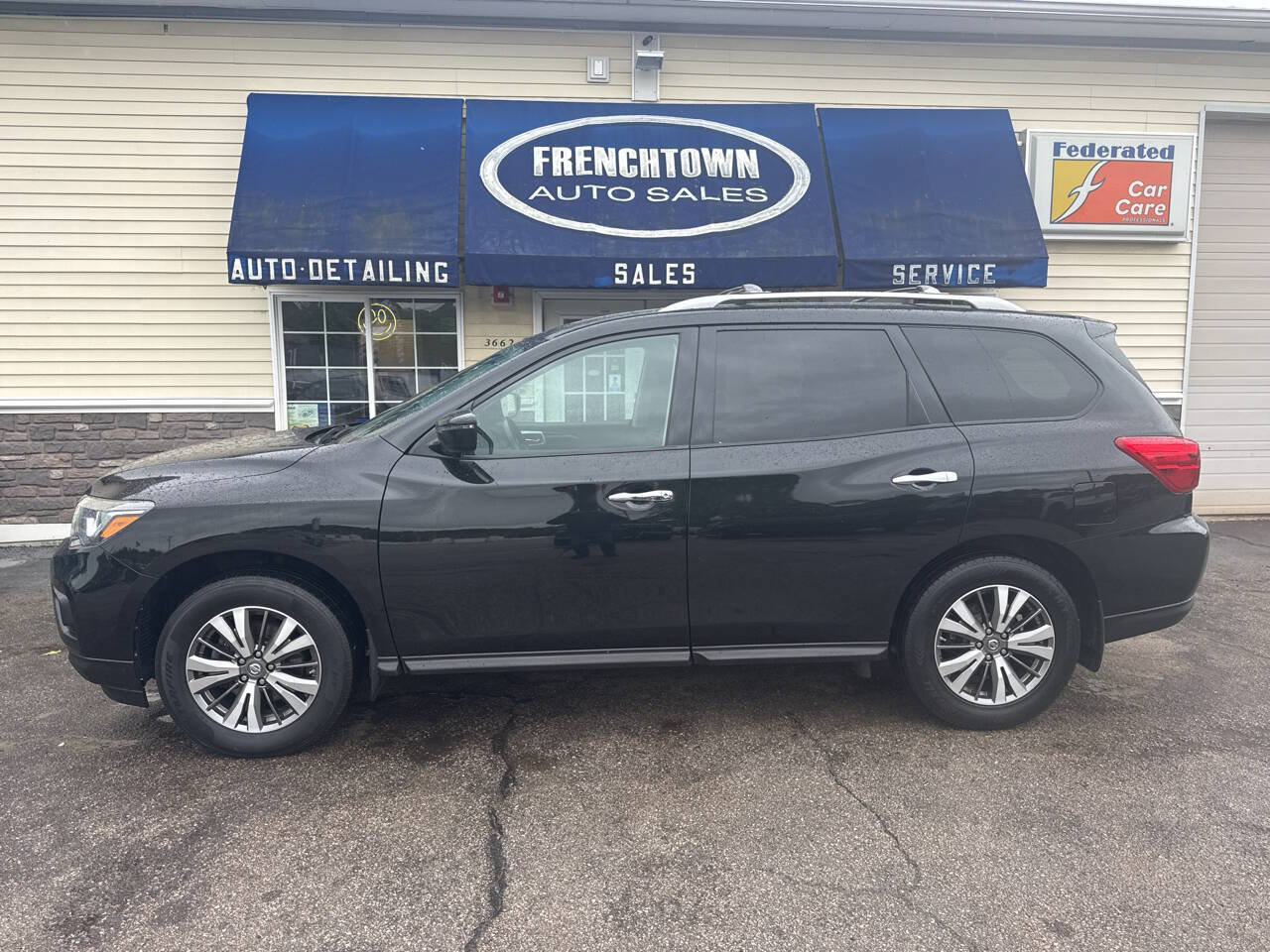 Used 2019 Nissan Pathfinder S AWD/4WD image 2