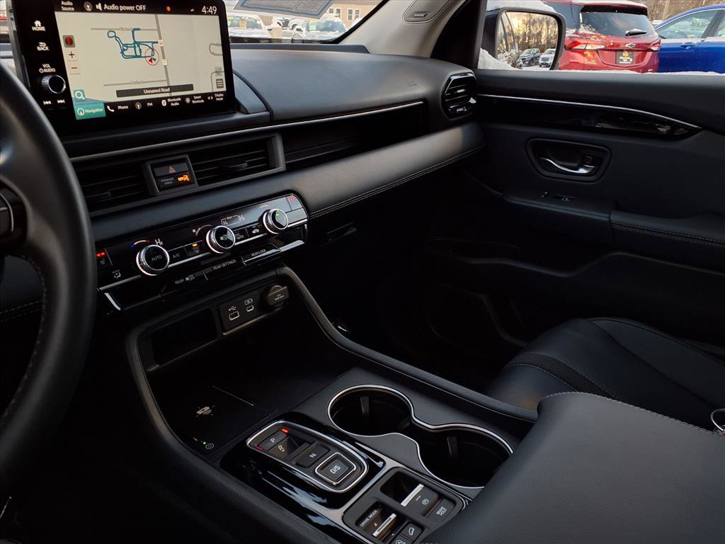 Certified 2025 Honda Pilot Touring image 24