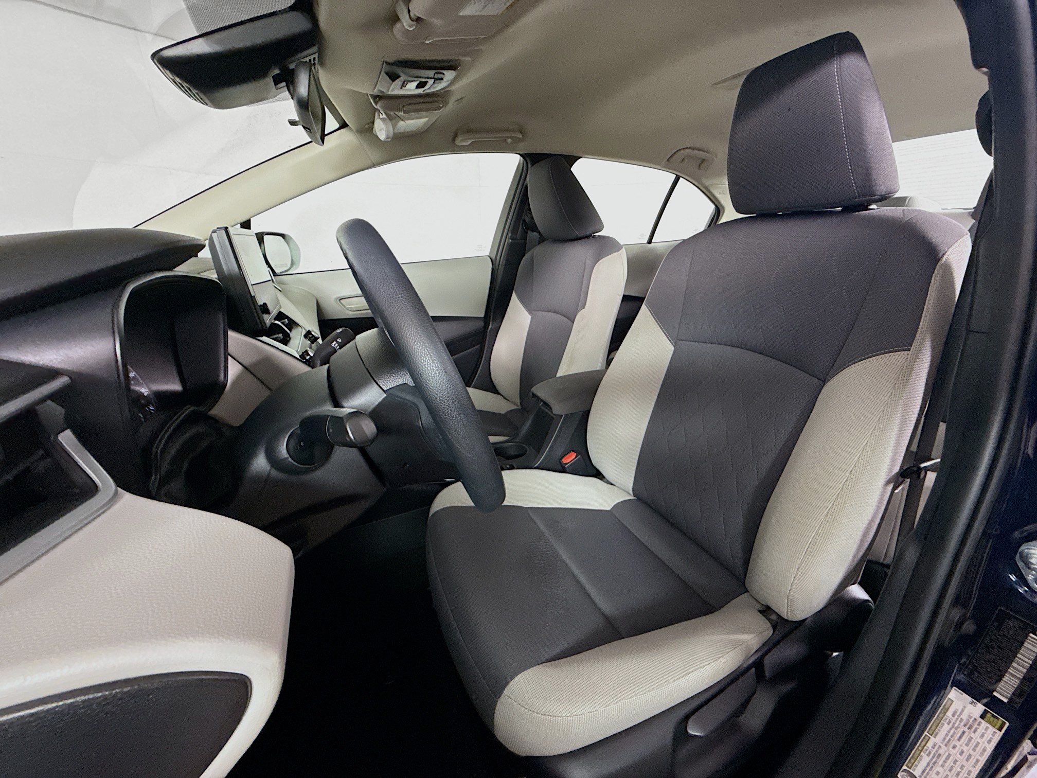 Used 2024 Toyota Corolla LE FWD image 24