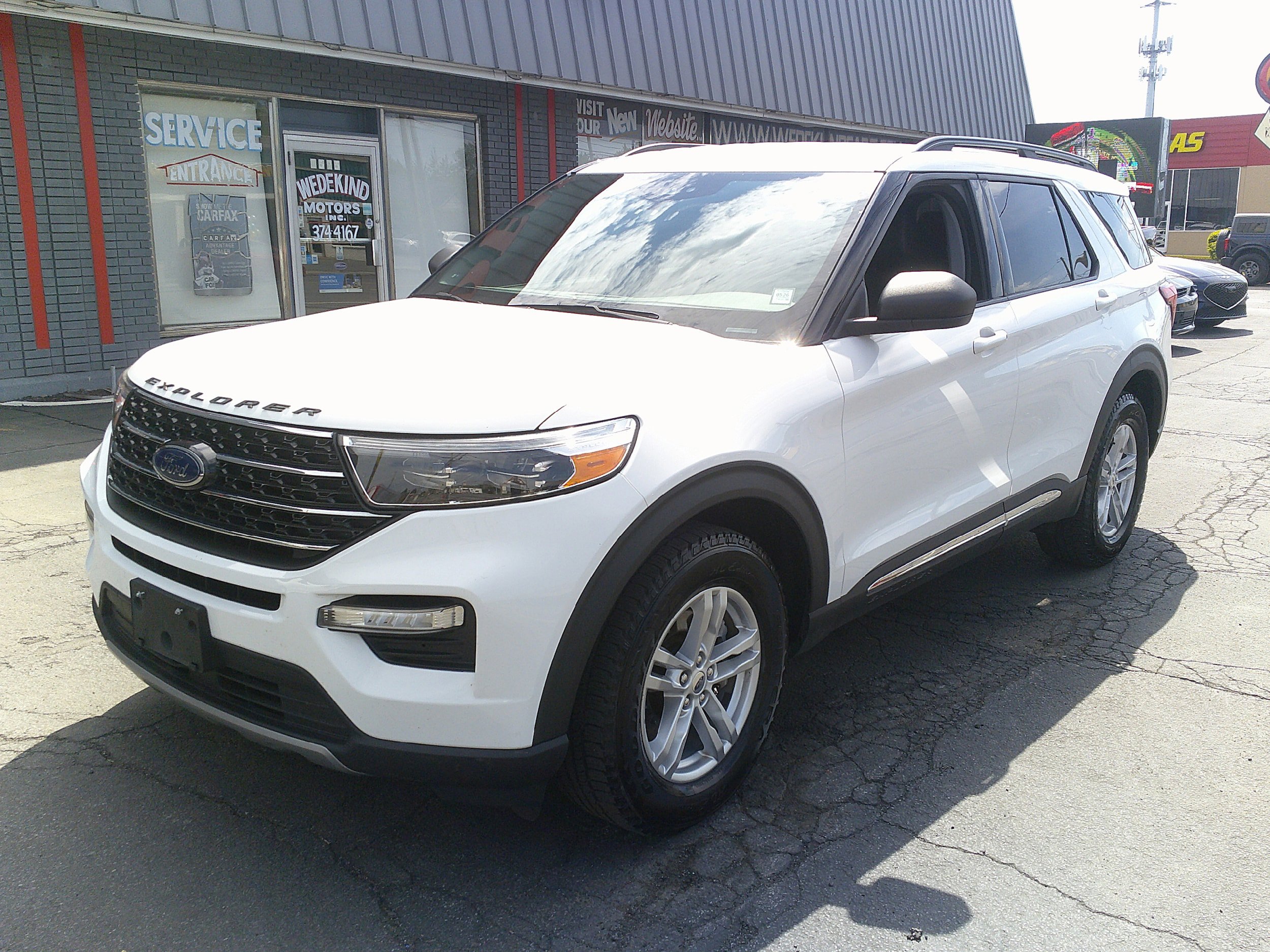 Used 2021 Ford Explorer XLT w/ Equipment Group 202A AWD/4WD image 12