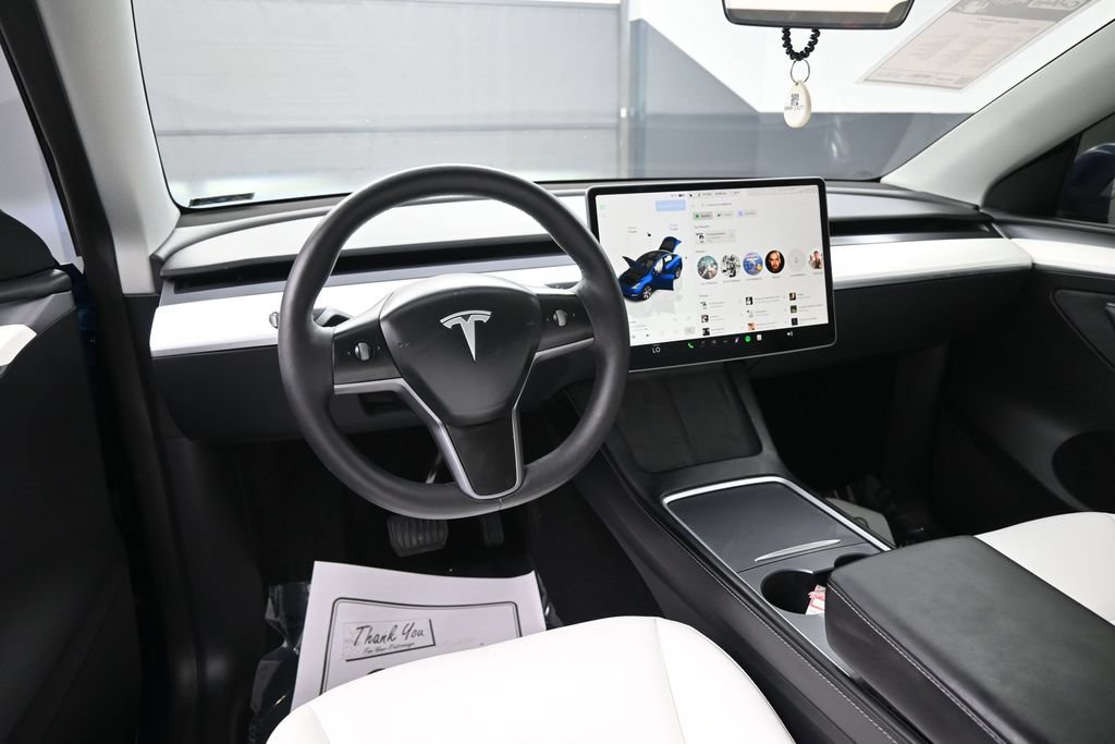 Used 2024 Tesla Model Y 2WD image 29