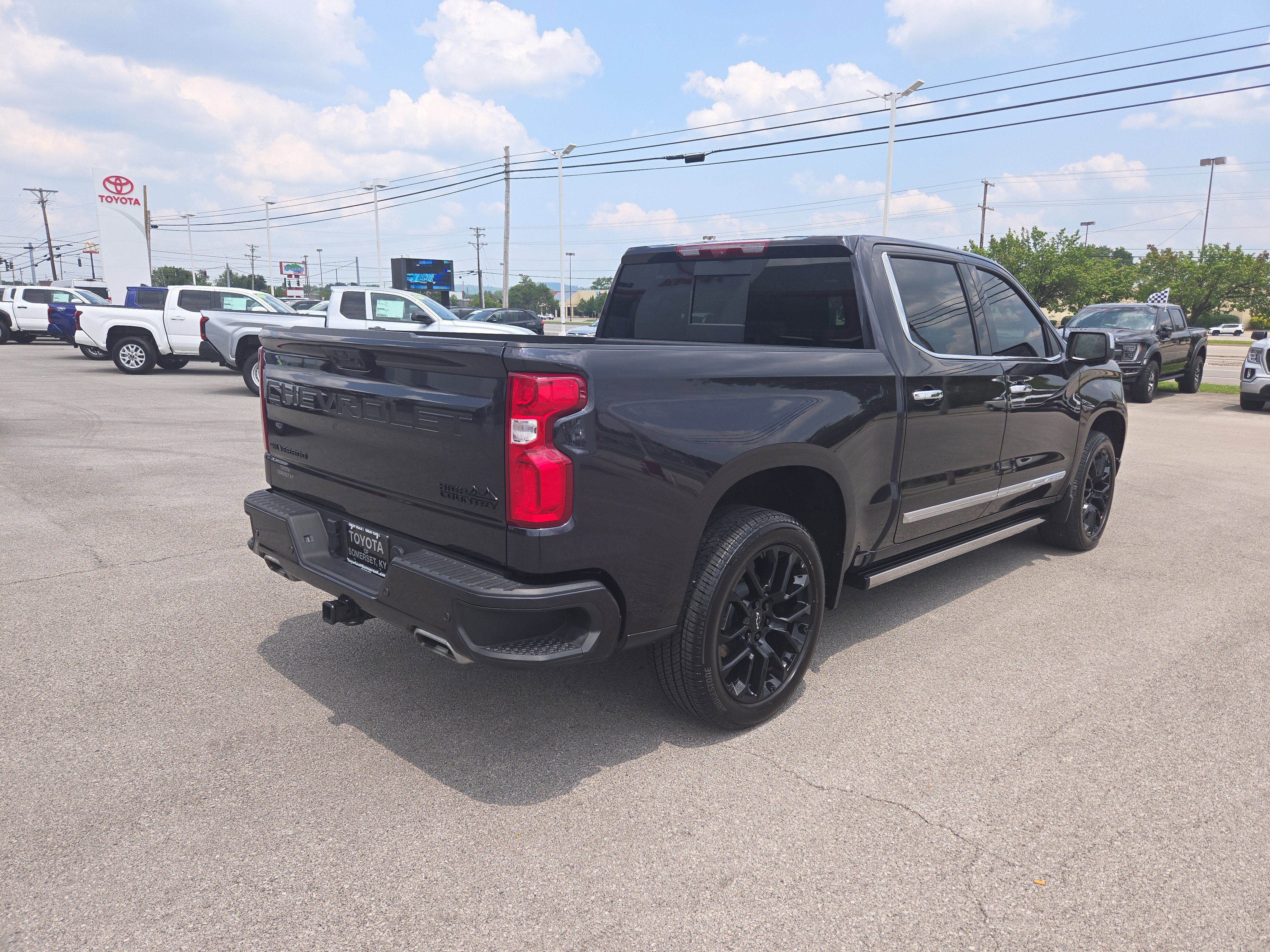 Used 2024 Chevrolet Silverado 1500 High Country w/ High Country Premium Package image 6