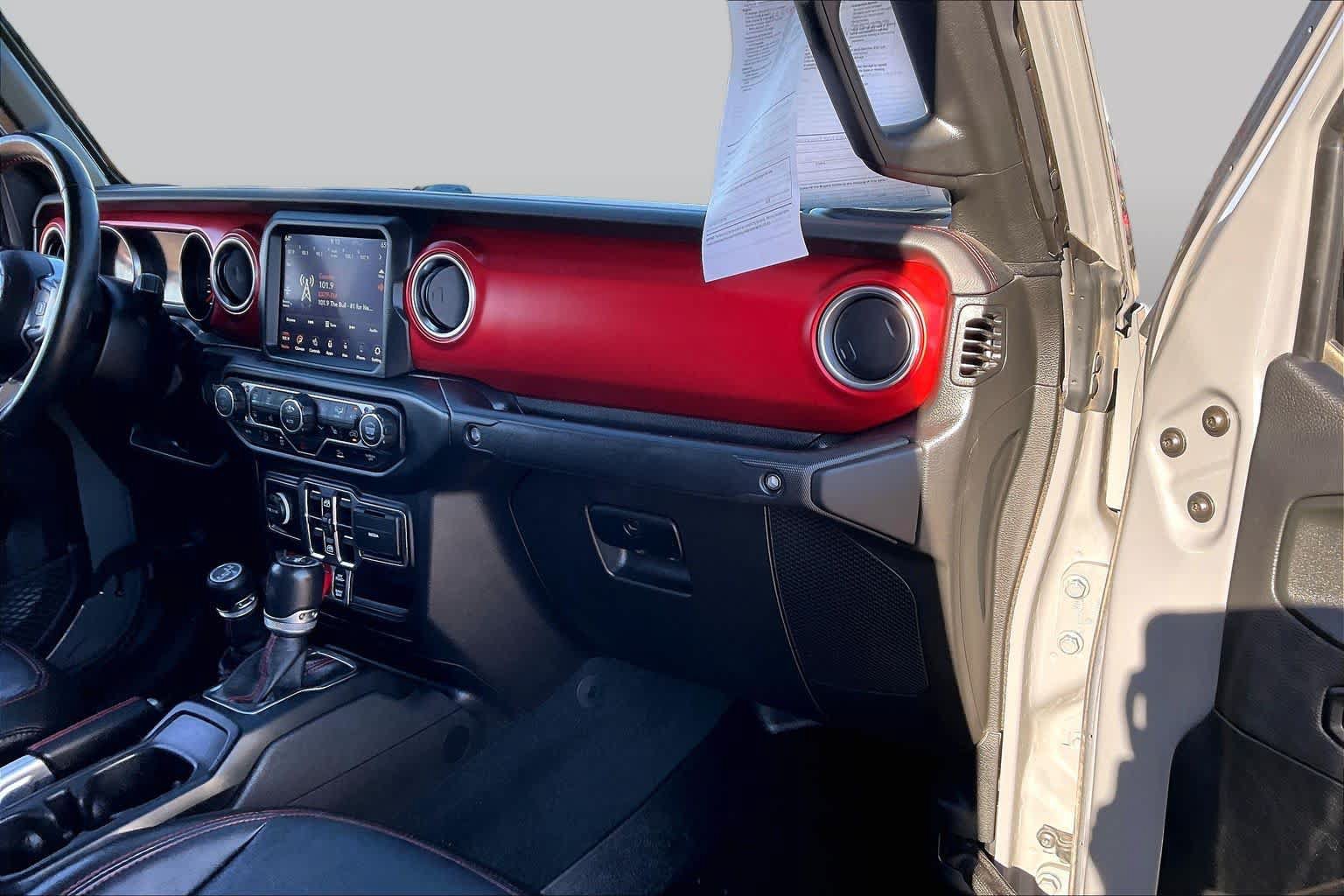 Used 2022 Jeep Gladiator Rubicon w/ Cold Weather Group AWD/4WD image 17