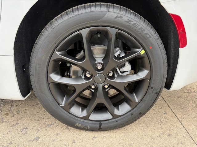 New 2027 Chrysler Pacifica Limited FWD image 7