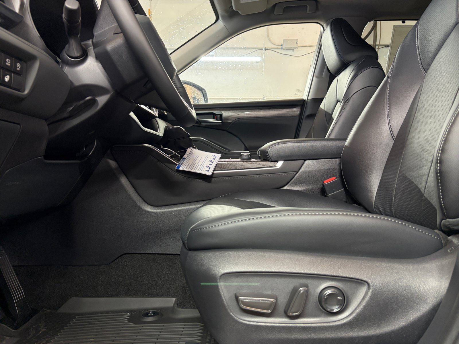 New 2026 Toyota Highlander Limited AWD/4WD image 14