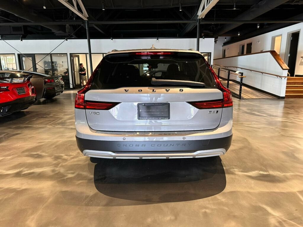 Used 2025 Volvo V90 B6 Cross Country Plus w/ Protection Package Premier AWD/4WD image 4