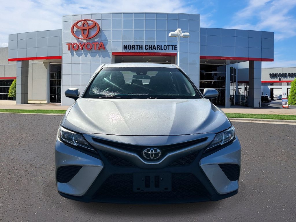 Used 2018 Toyota Camry SE FWD image 2