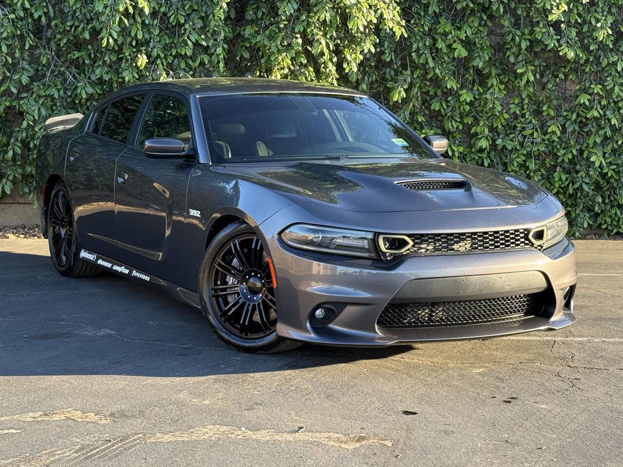 Used 2017 Dodge Charger R/T RWD image 1