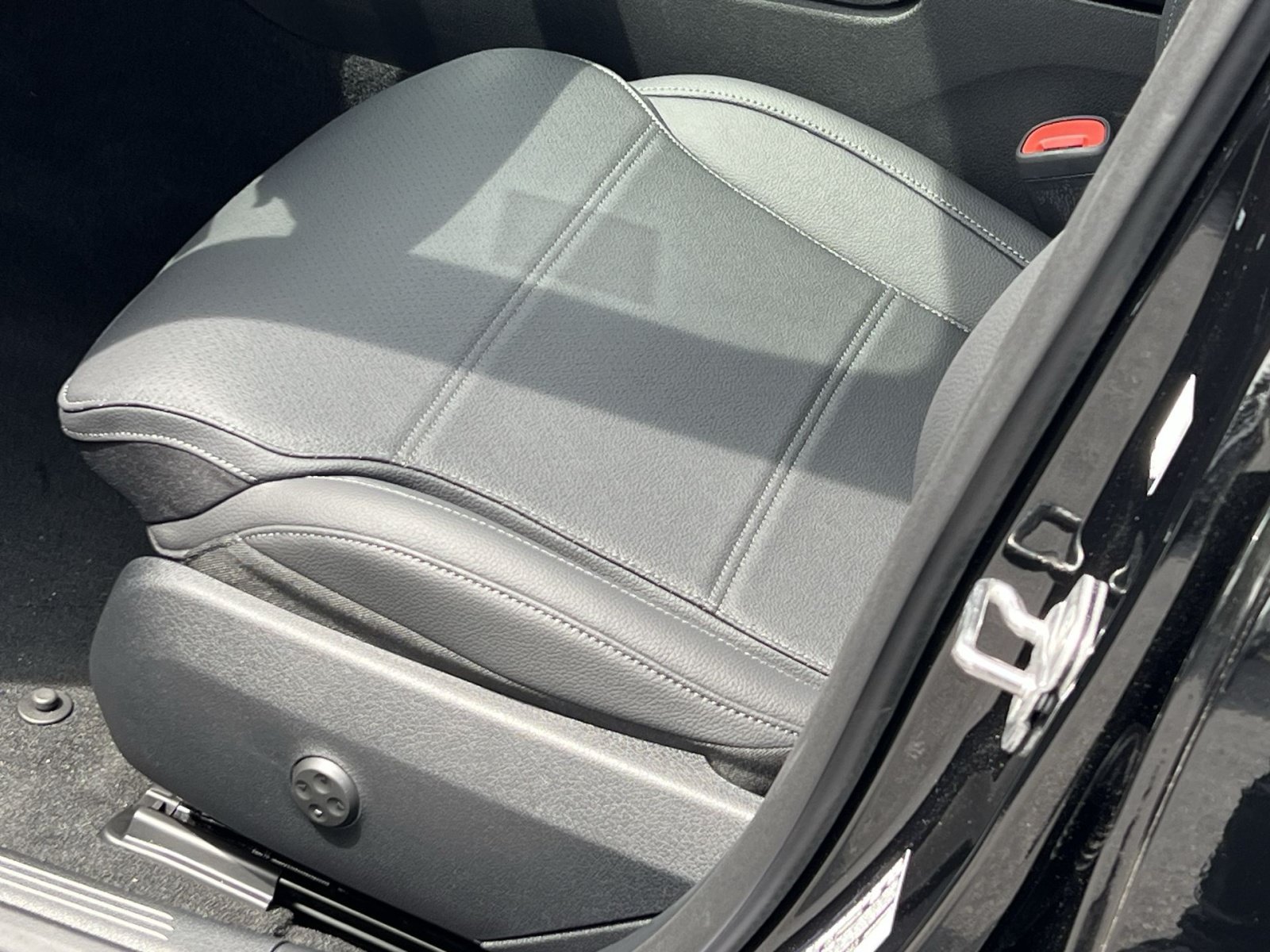 New 2026 Mercedes-Benz C 300 4MATIC Sedan image 19
