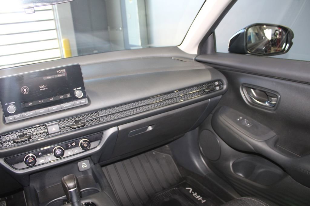 Certified 2023 Honda HR-V LX image 24