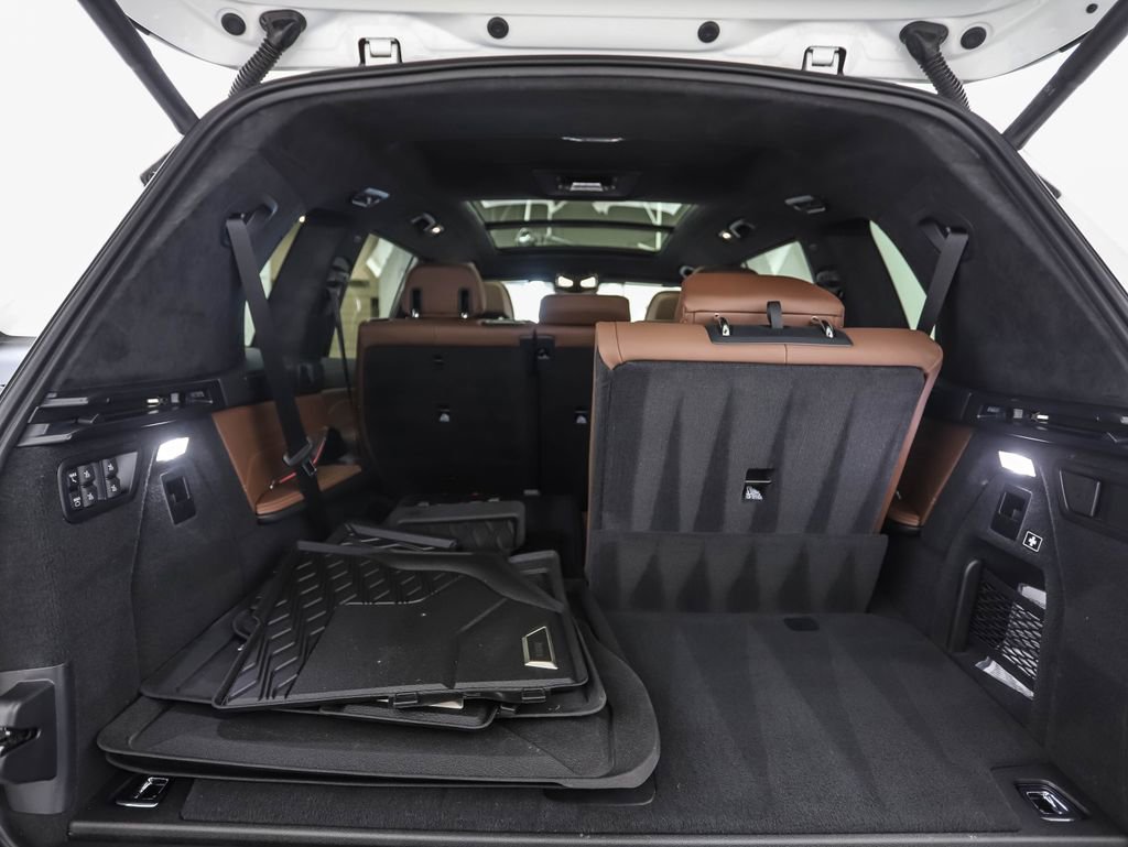 Used 2023 BMW X7 xDrive40i w/ M Sport Package image 28