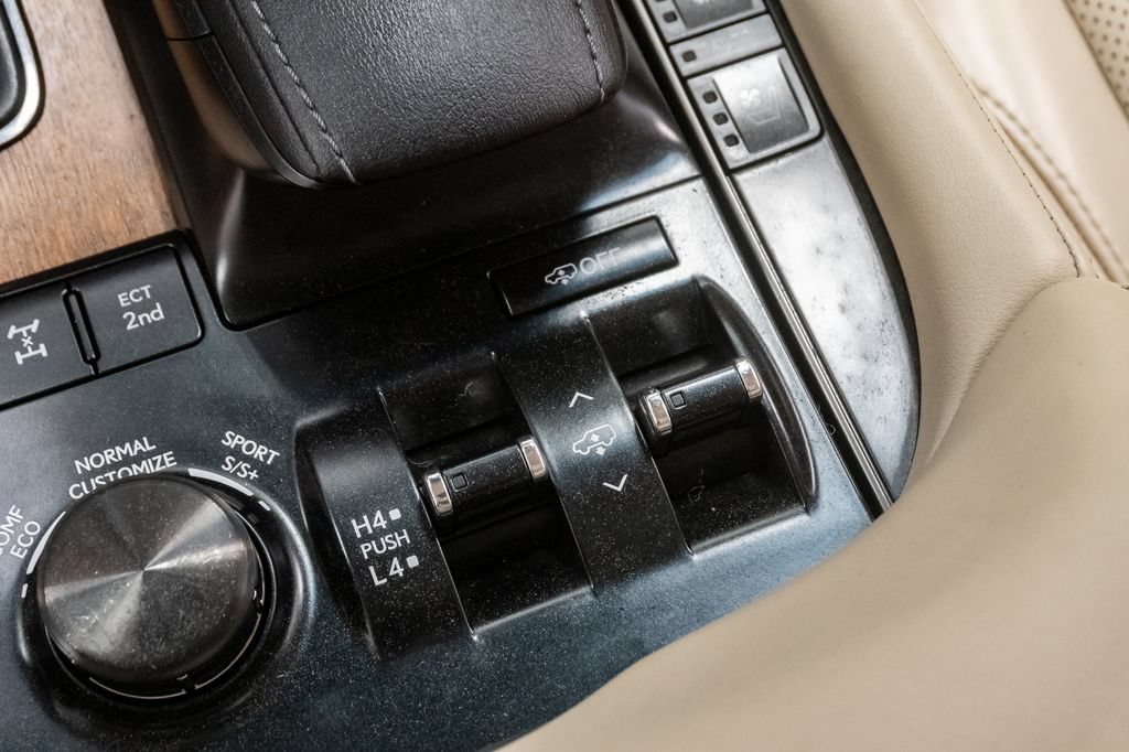 Used 2017 Lexus LX 570 4WD w/ Luxury Package image 25