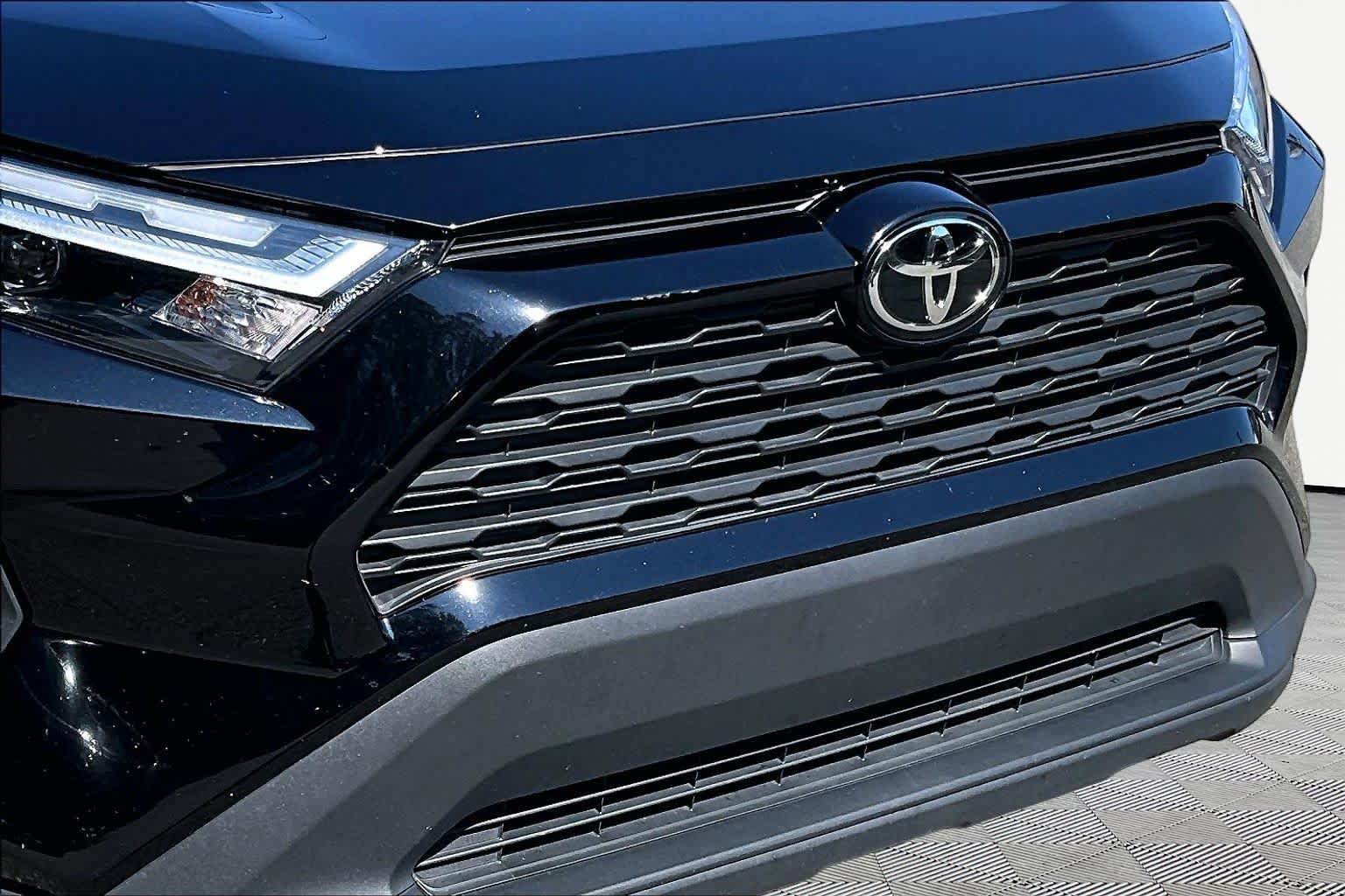 Certified 2025 Toyota RAV4 XLE FWD image 30