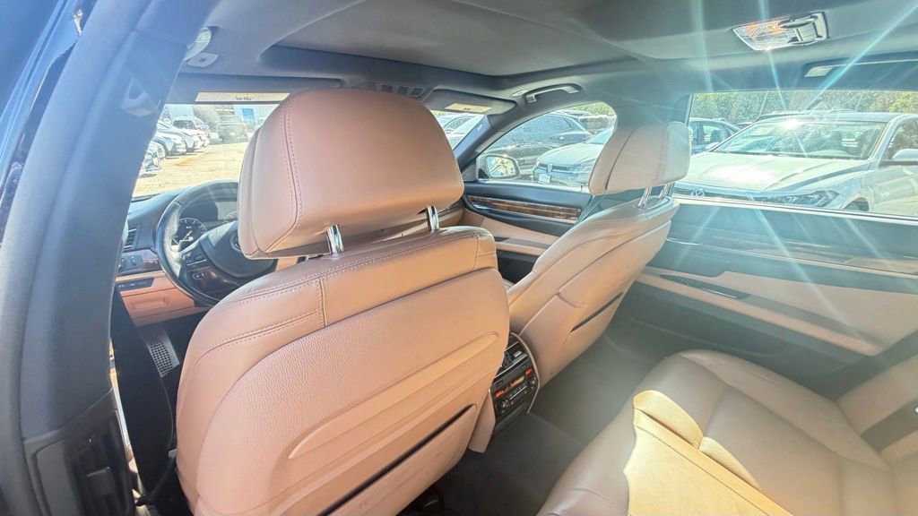 Used 2014 BMW 750i xDrive AWD/4WD image 17