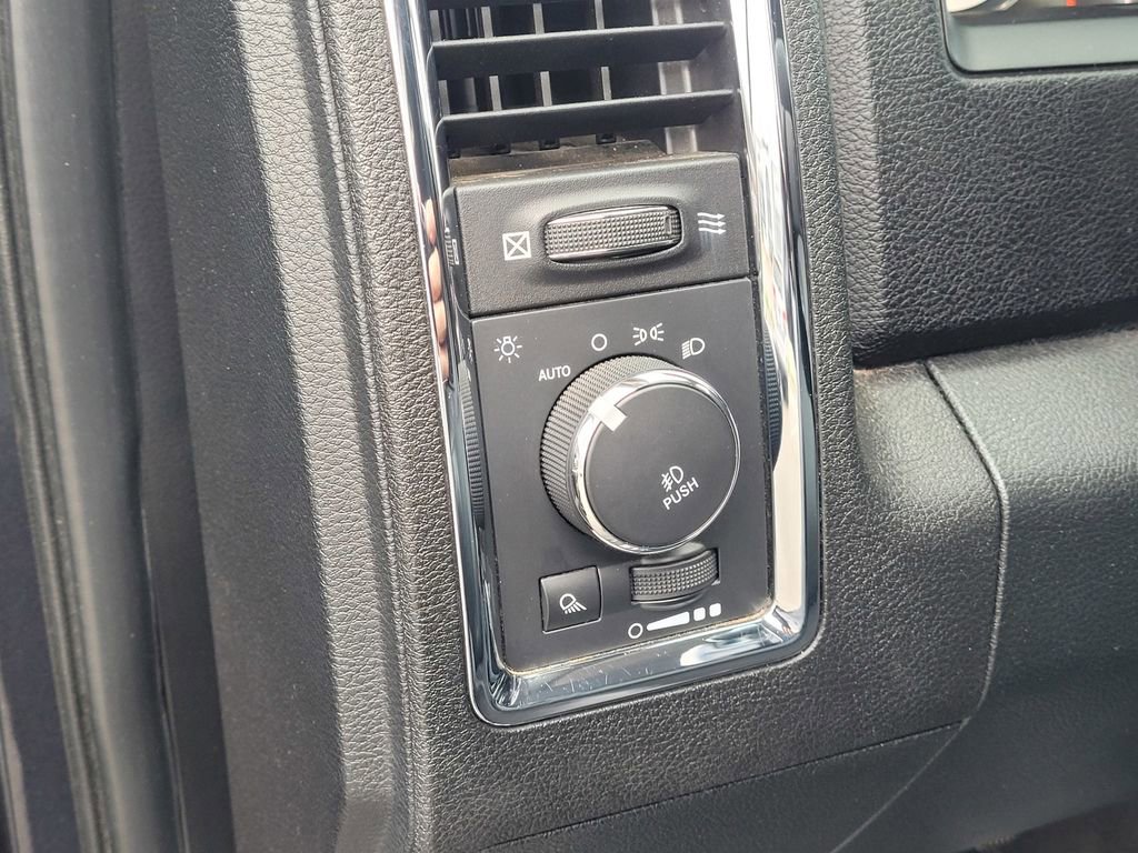 Used 2015 RAM 2500 Laramie w/ Cold Weather Group image 16