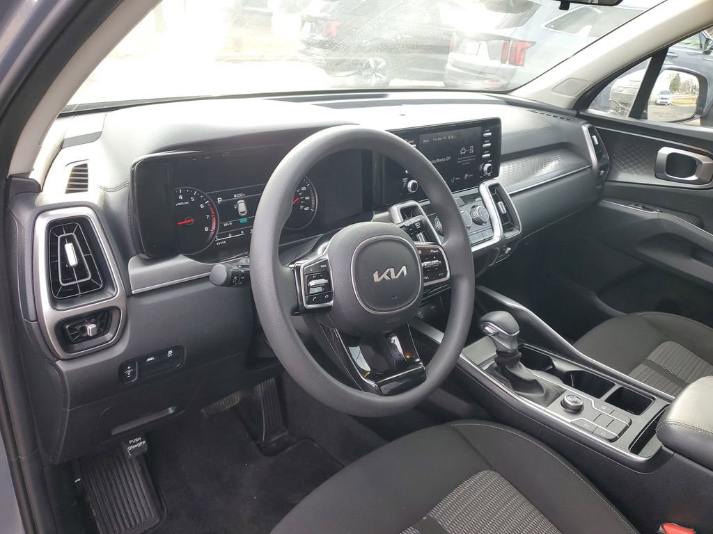 Certified 2023 Kia Sorento LX image 11