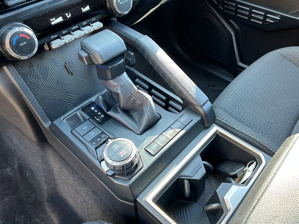 Used 2025 Toyota 4Runner SR5 AWD/4WD image 21