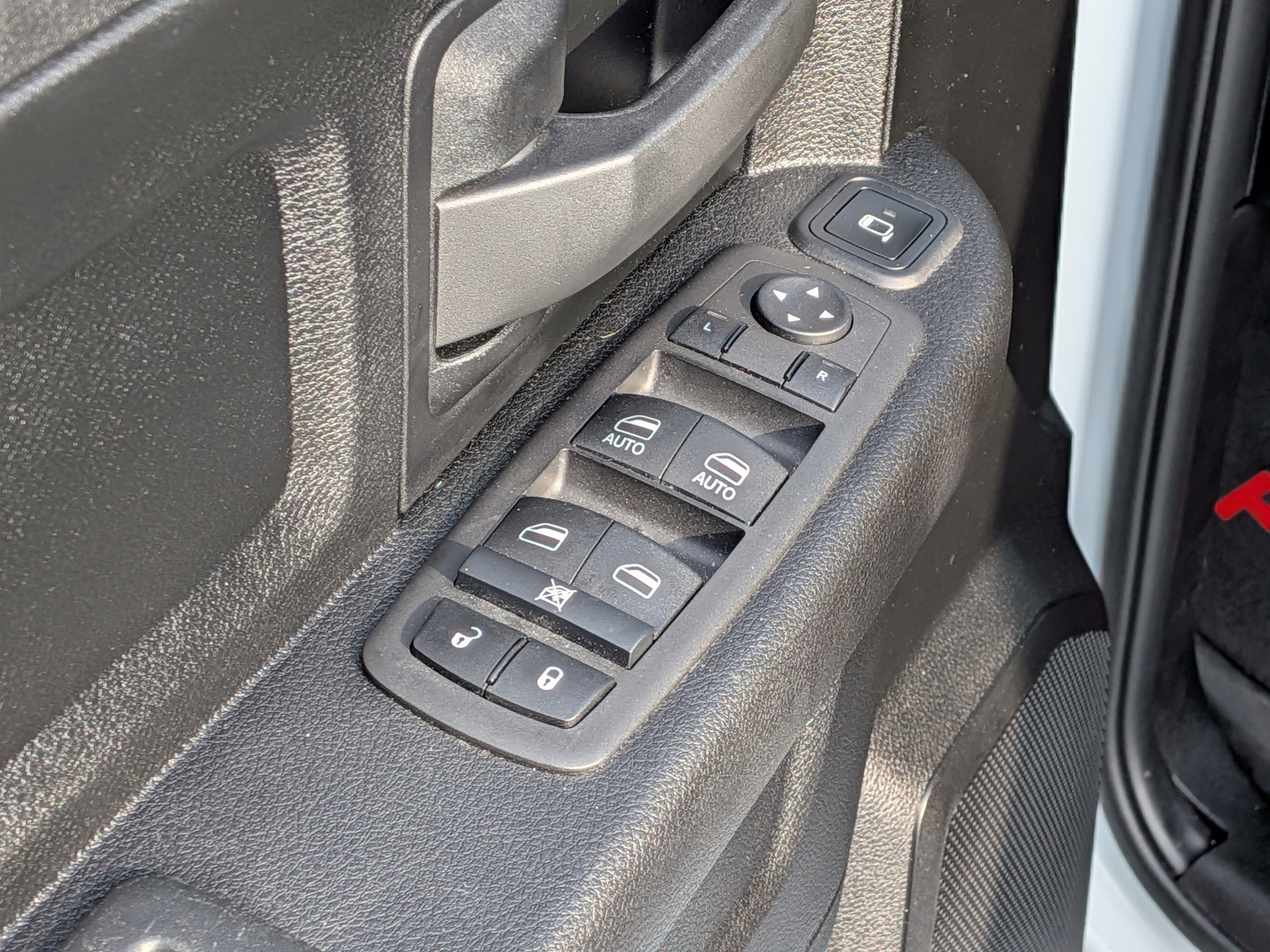 Used 2024 RAM 2500 Tradesman w/ Chrome Appearance Group image 17