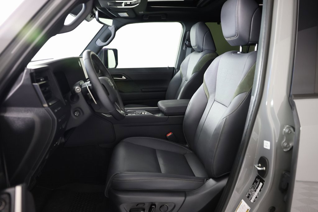 Used 2025 Lexus GX 550 image 17