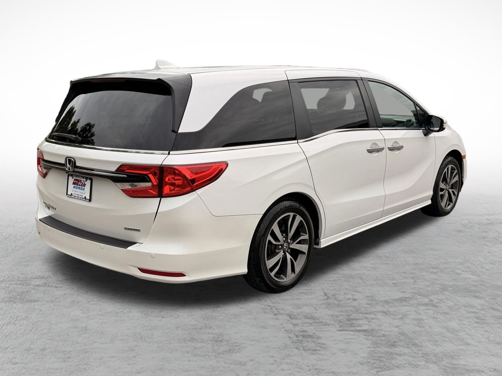 Certified 2024 Honda Odyssey Touring image 6