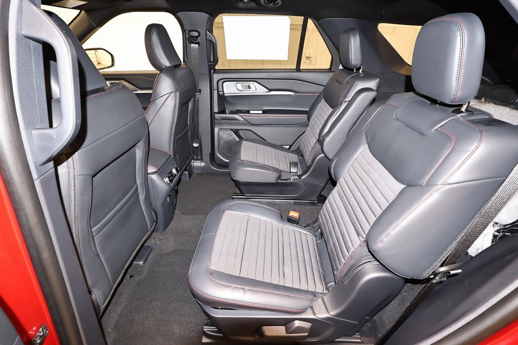 New 2026 Ford Explorer ST-Line w/ ST-Line Street Pack image 15