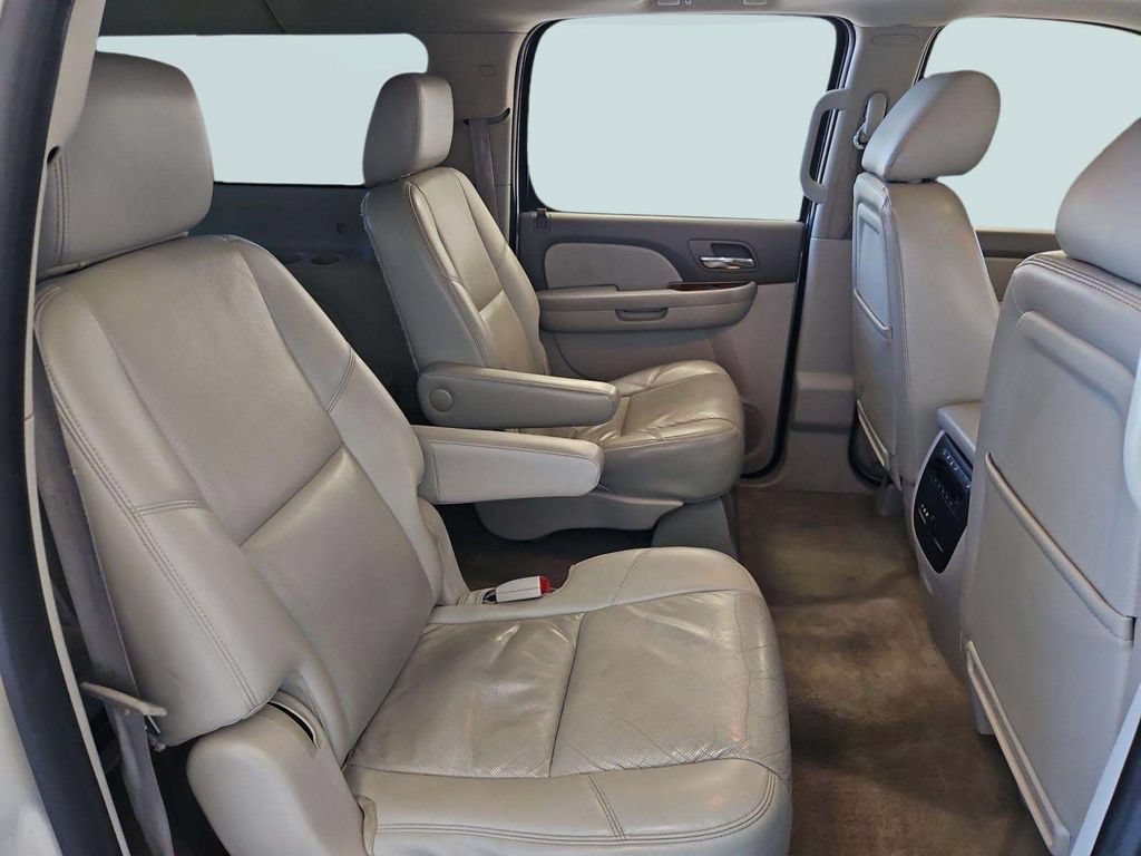 Used 2014 Chevrolet Suburban LTZ AWD/4WD image 27