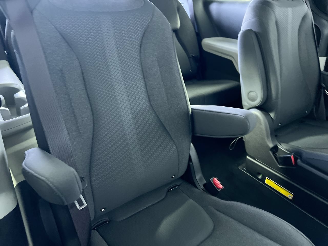 Certified 2024 Kia Carnival LX FWD image 29