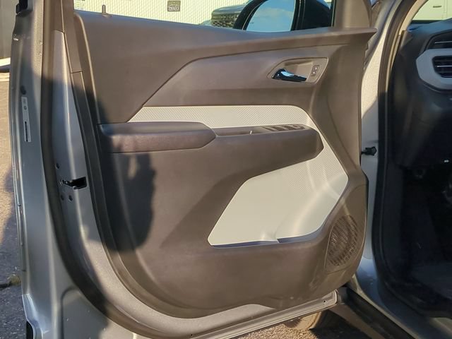 New 2027 Chevrolet Bolt LT w/ Comfort Package FWD image 22