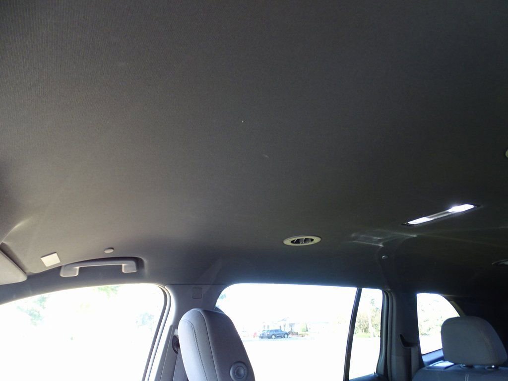 Used 2025 GMC Acadia Elevation image 19