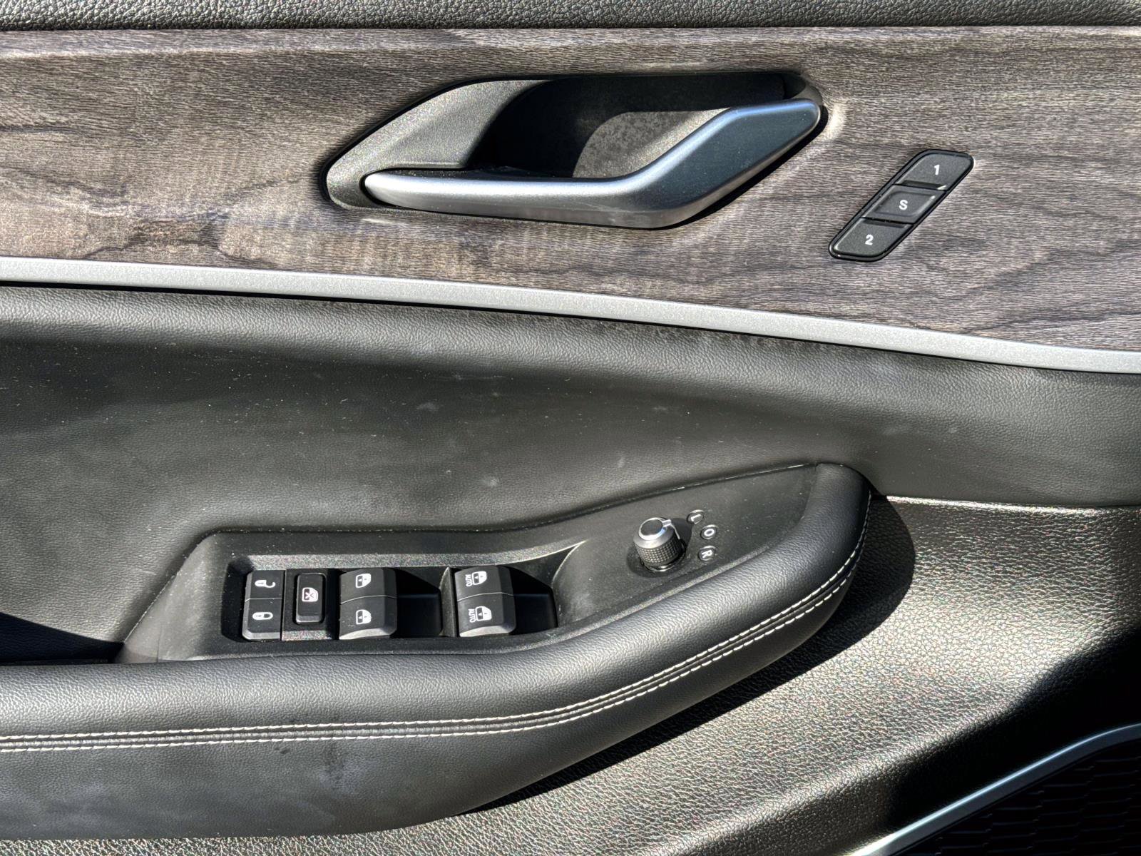 Used 2023 Jeep Grand Cherokee 4WD 4xe w/ Luxury Tech Group II image 8