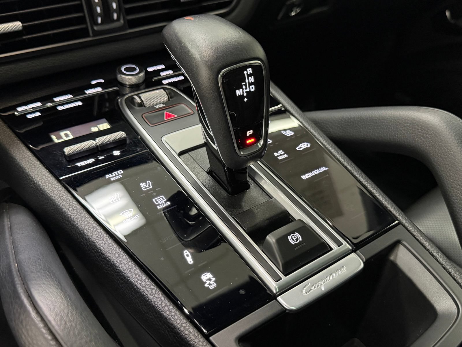 Used 2022 Porsche Cayenne E-Hybrid w/ Premium Package AWD/4WD image 32