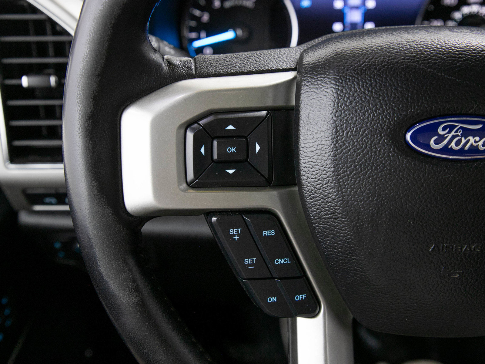 Used 2021 Ford F250 Lariat w/ Lariat Ultimate Package AWD/4WD image 24