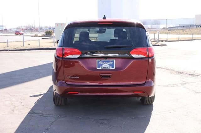 Used 2023 Chrysler Voyager LX image 6