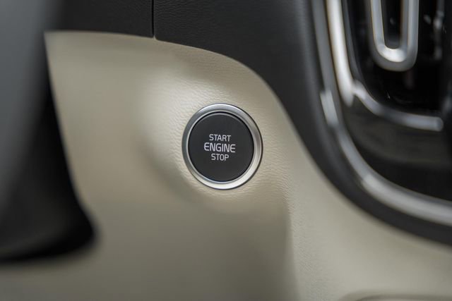 New 2026 Volvo XC40 B5 Ultra w/ Protection Package Premier image 29