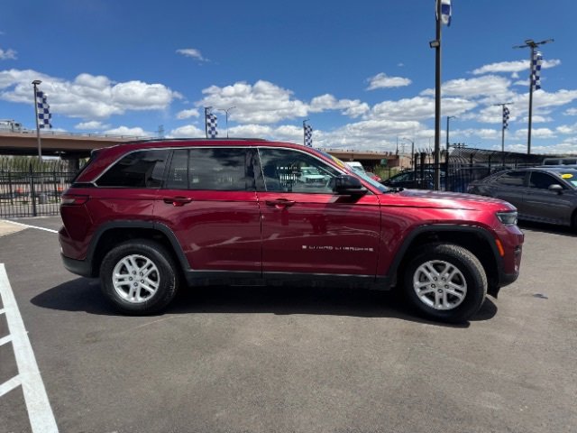 Used 2023 Jeep Grand Cherokee Laredo image 5